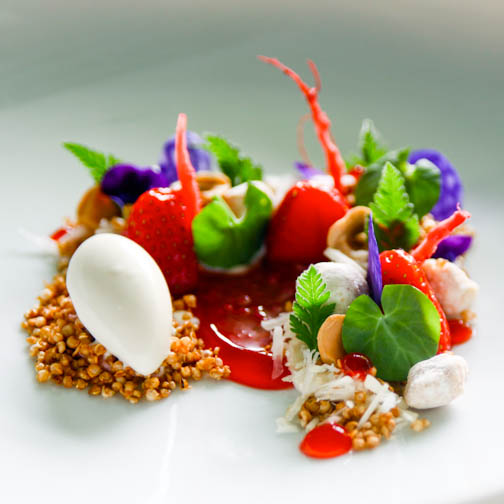 Signature Dish: Eric Räty – Erdbeer | Quinoa | Süßdolde