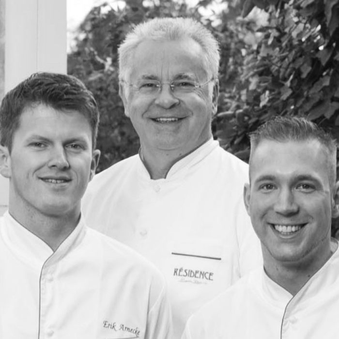 Derzeit feiern sie in der Résidence das 30- jährige Bestehen. Das ist eine lange Zeit auf die man als Betreiber da zurückblicken kann. Berthold Bühler bestimmte von Anfang an maßgeblich die Richtung des Hotelrestaurants, welches bereits fünf Jahre nach Eröffnung mit dem ersten und weitere 5 Jahre später mit dem zweiten Stern des Guide Michelin ausgezeichnet wurde.