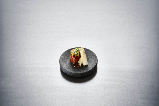 Gastkoch Juli 2015, Luke Dale-Roberts, Geschmorte Lammrippe mit Sellerie und Tomaten-Rosmarin-Teriyaki | Guest Chef July 2015, Luke Dale-Roberts, Braised rib of lamb with celery and tomato rosemary teriyaki