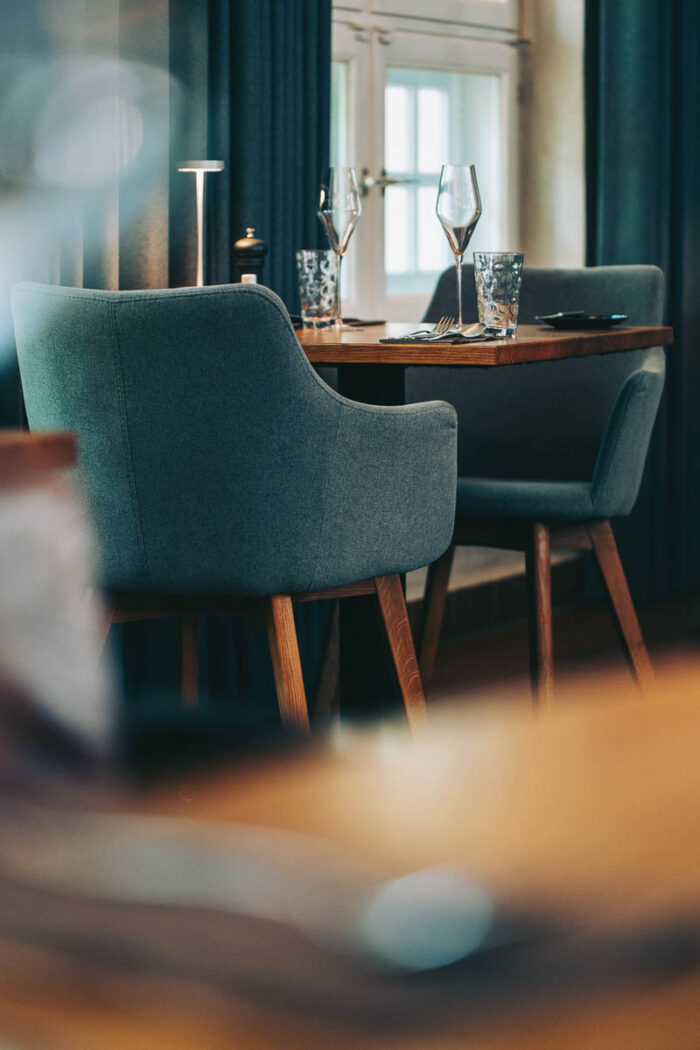 Rhabarbermousse und Estragonöl · Berliner Speisemeisterei